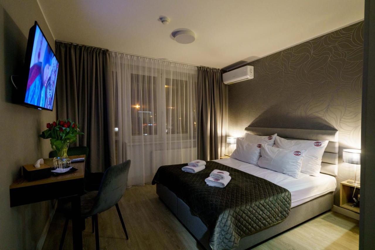 Kamienica No 111A Warsaw Airport Aparthotel Екстериор снимка